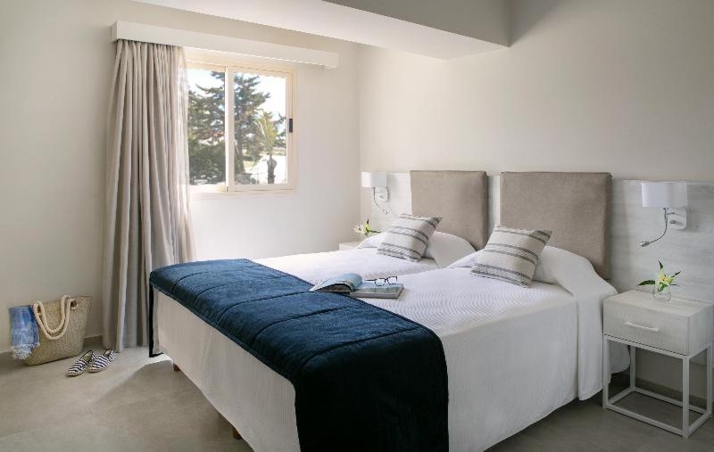 Louis Paphos Breeze Hotel Klorakas Quarto foto