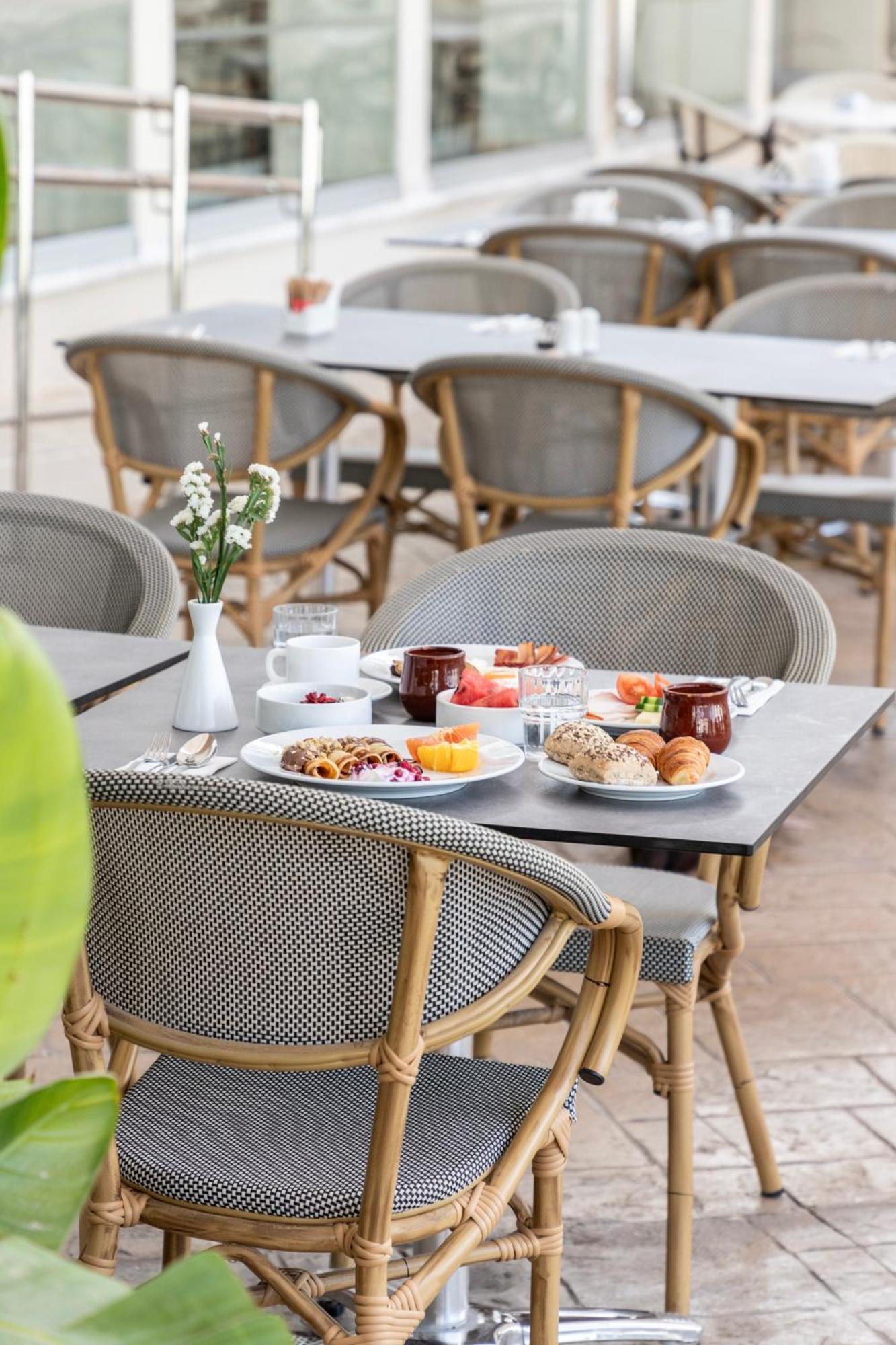 Louis Paphos Breeze Hotel Klorakas Exterior foto