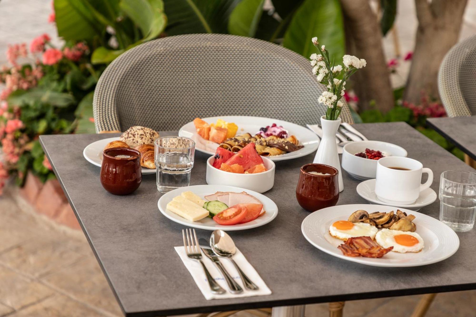 Louis Paphos Breeze Hotel Klorakas Exterior foto